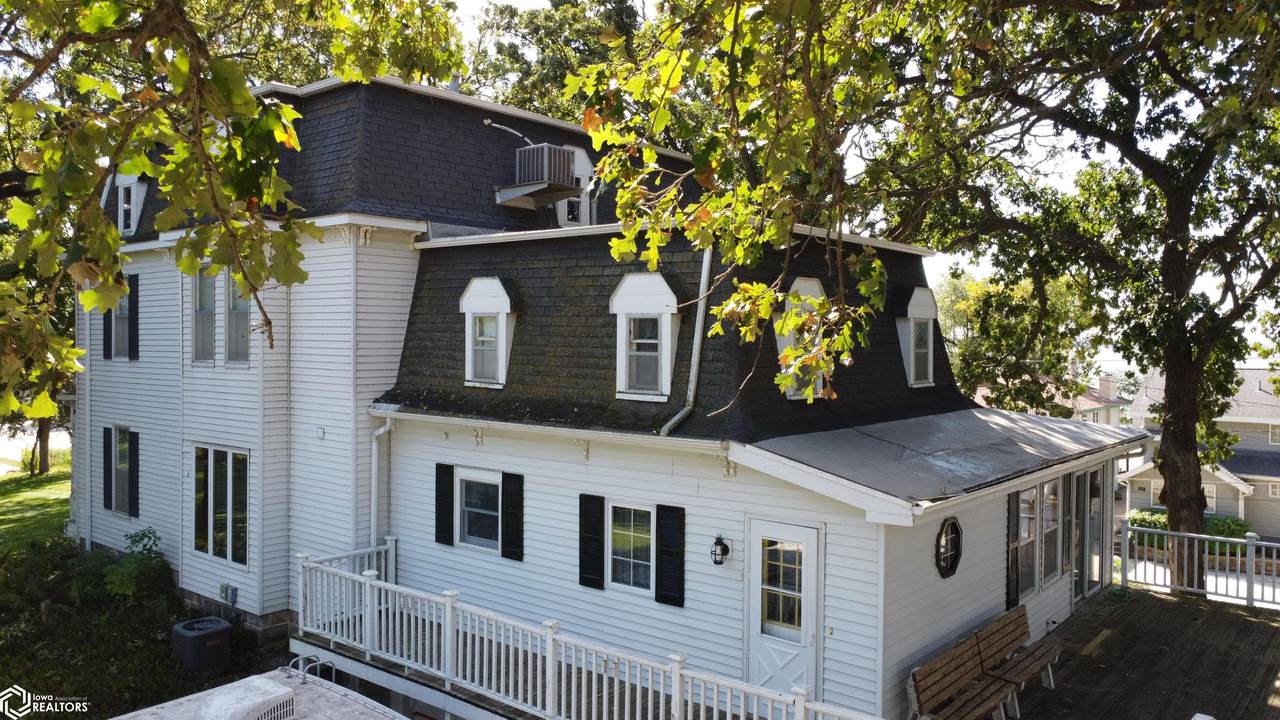 922 Shore Drive - Photo 1