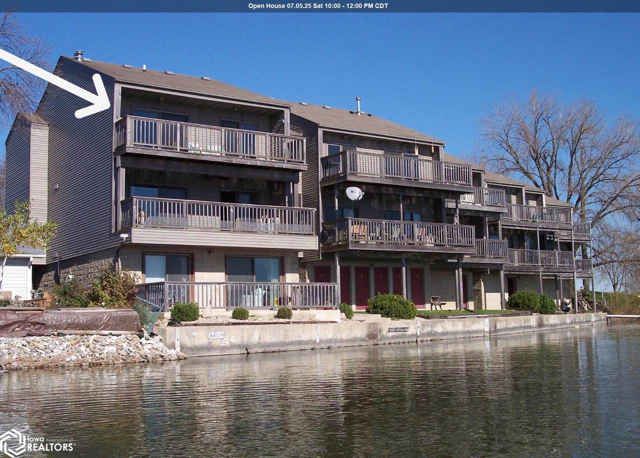 414 E Lake St - Photo 1