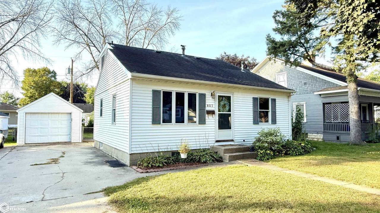 807 10th Street - Photo 1