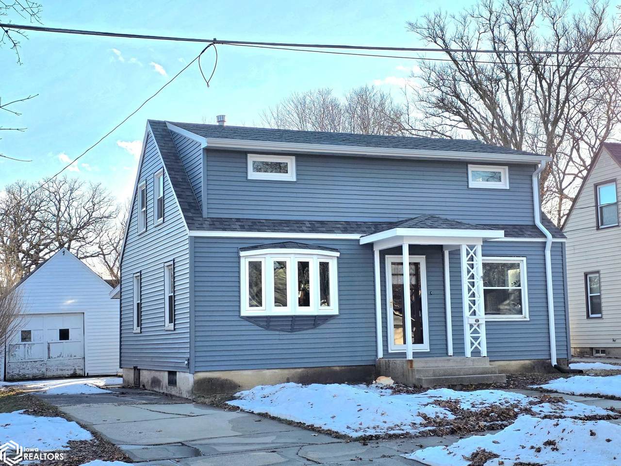 635 10th St Ne - Photo 1