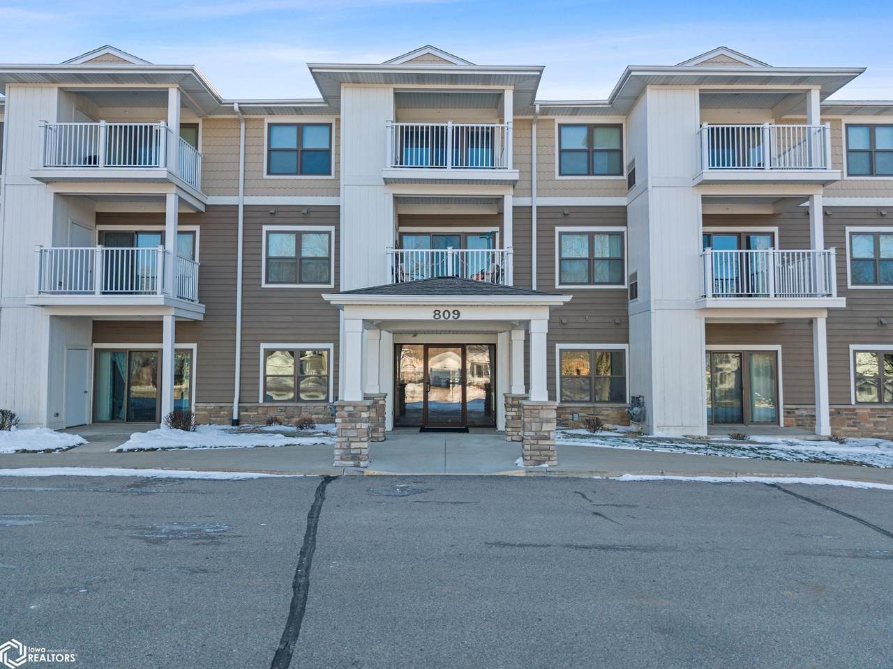 809 7th Avenue - Photo 1