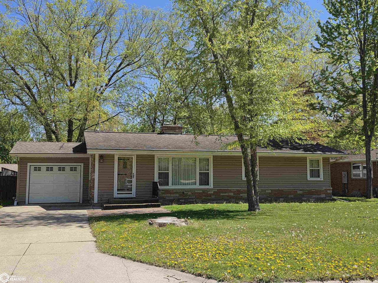 1748 Hillcrest Dr - Photo 1