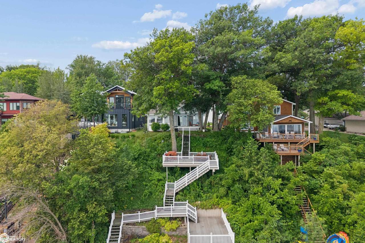 5318 Lakeview Drive - Photo 1