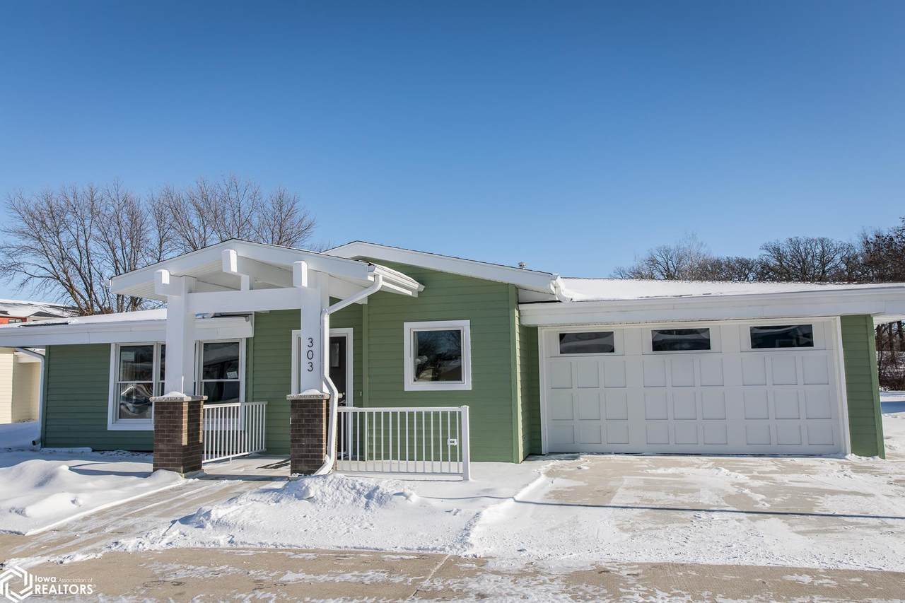 303 Oak Hill Court - Photo 1