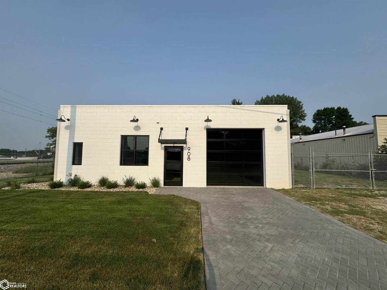 908 N 8th Street - Photo 1