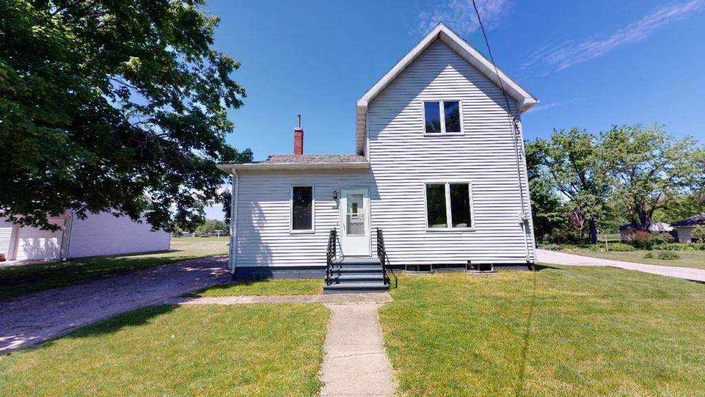 808 Main Avenue - Photo 1