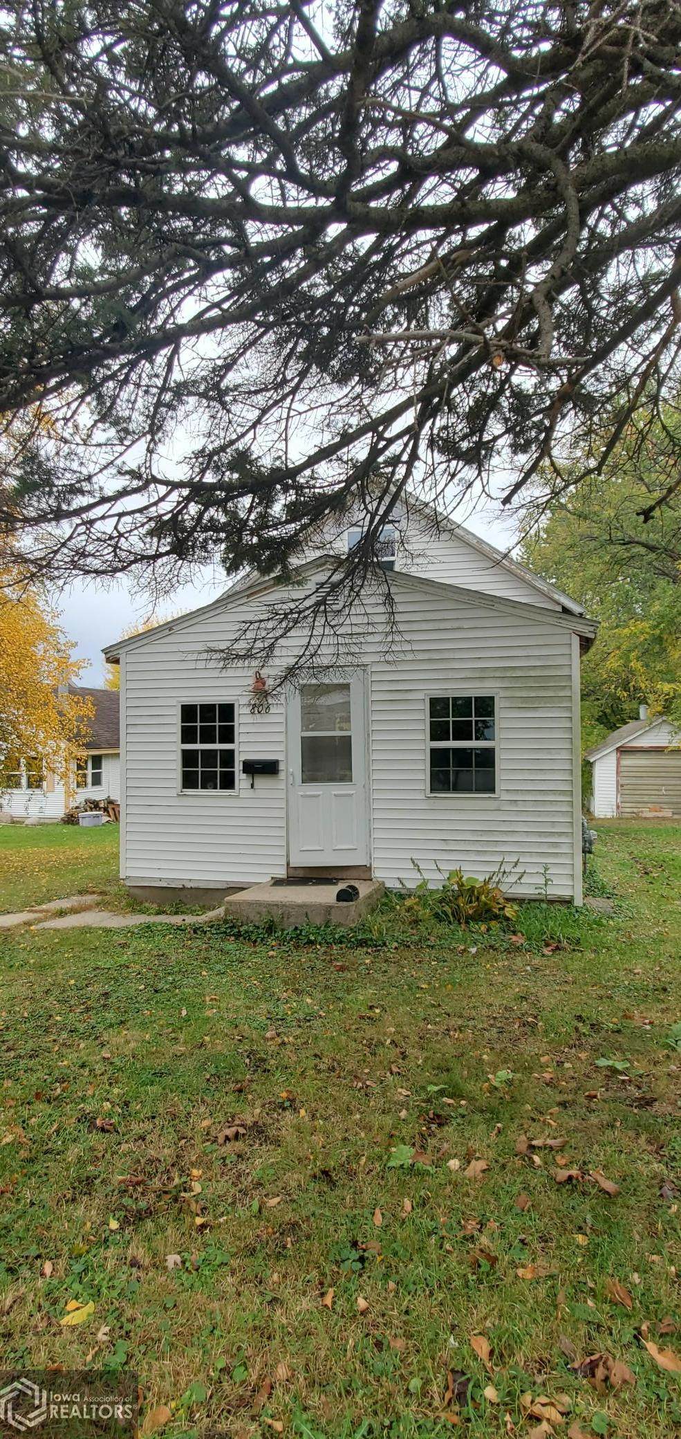 806 Clark Street - Photo 1