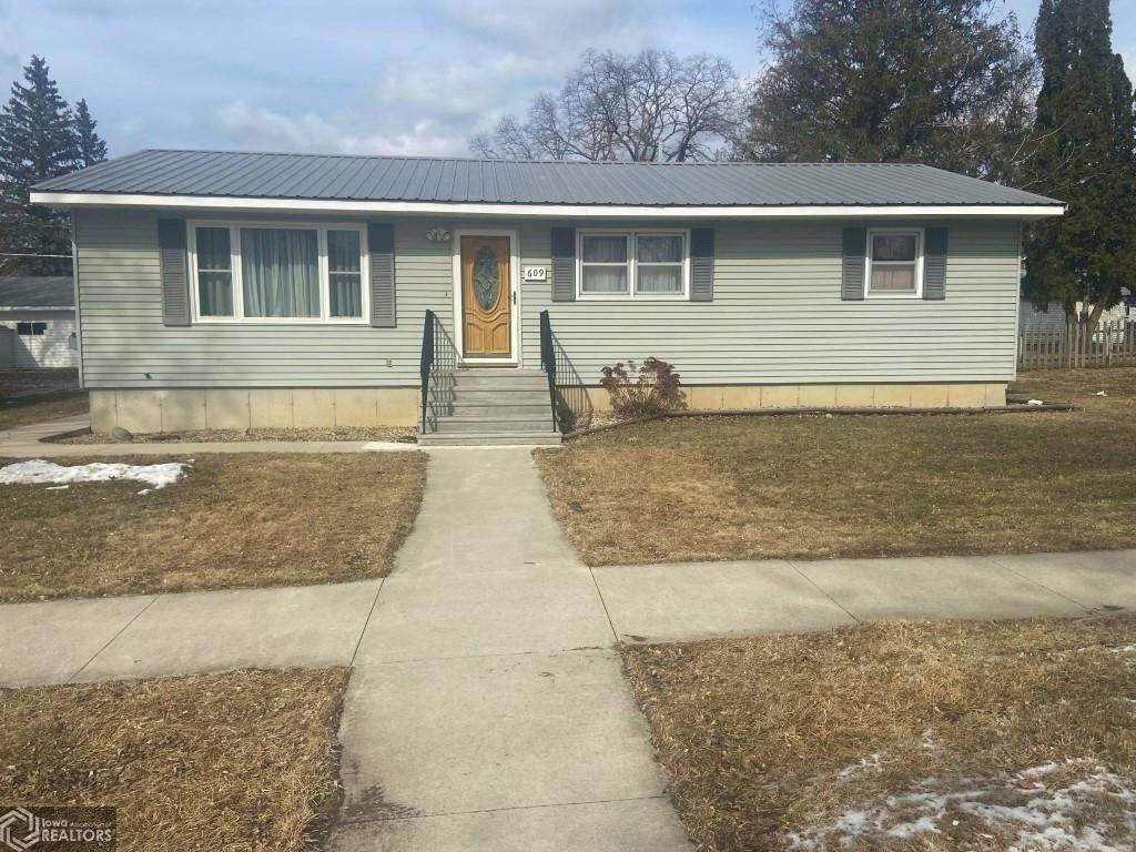 609 Oak Street - Photo 1