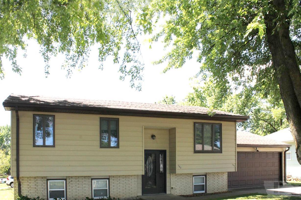 102 Oakridge Drive - Photo 1