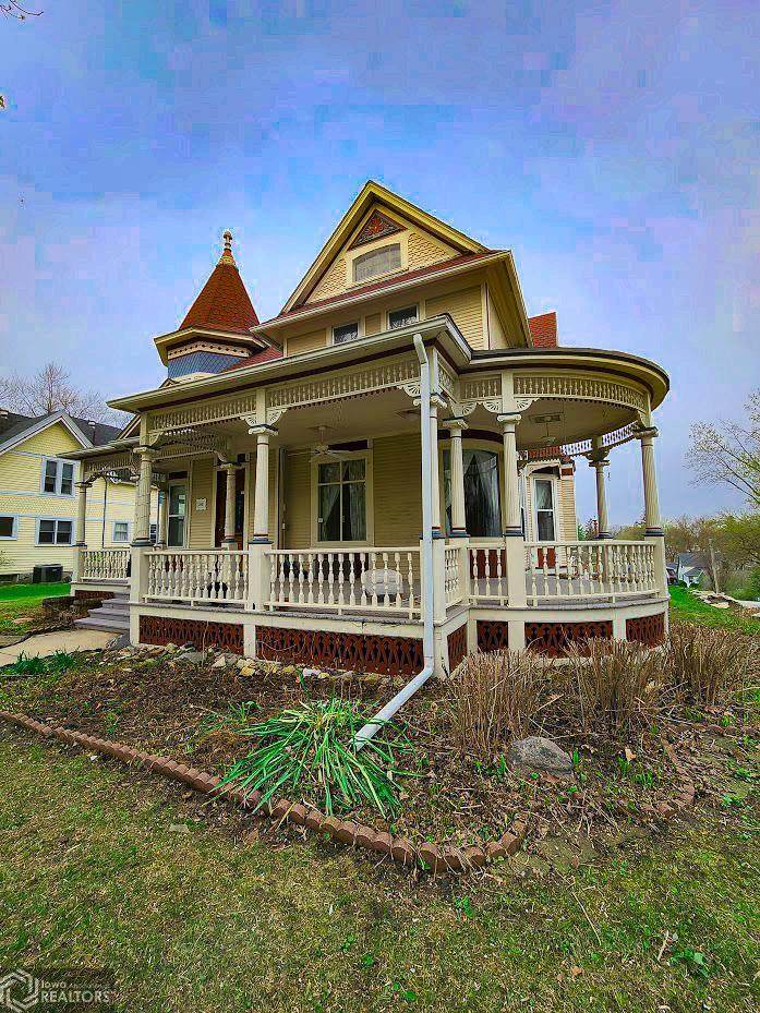 516 Clark Street - Photo 1