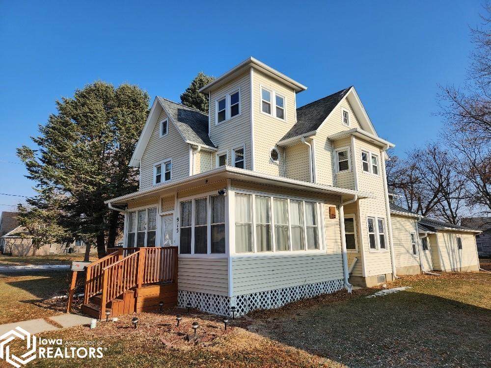 915 Grove Avenue - Photo 1