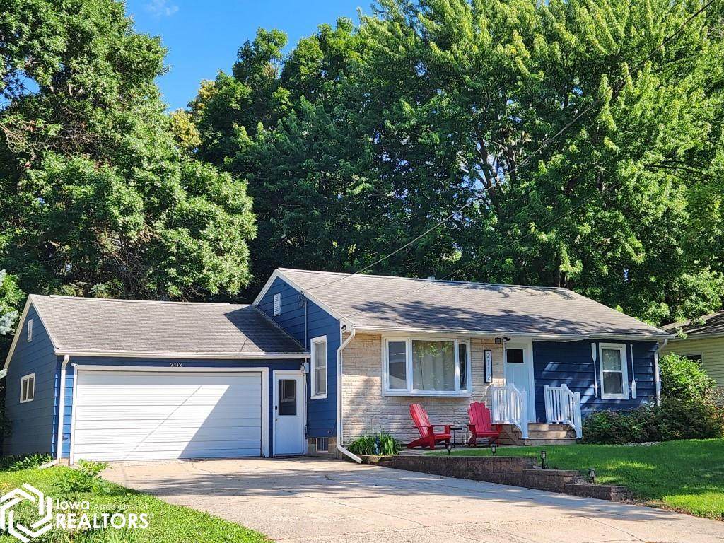 2112 Lakeview Drive - Photo 1