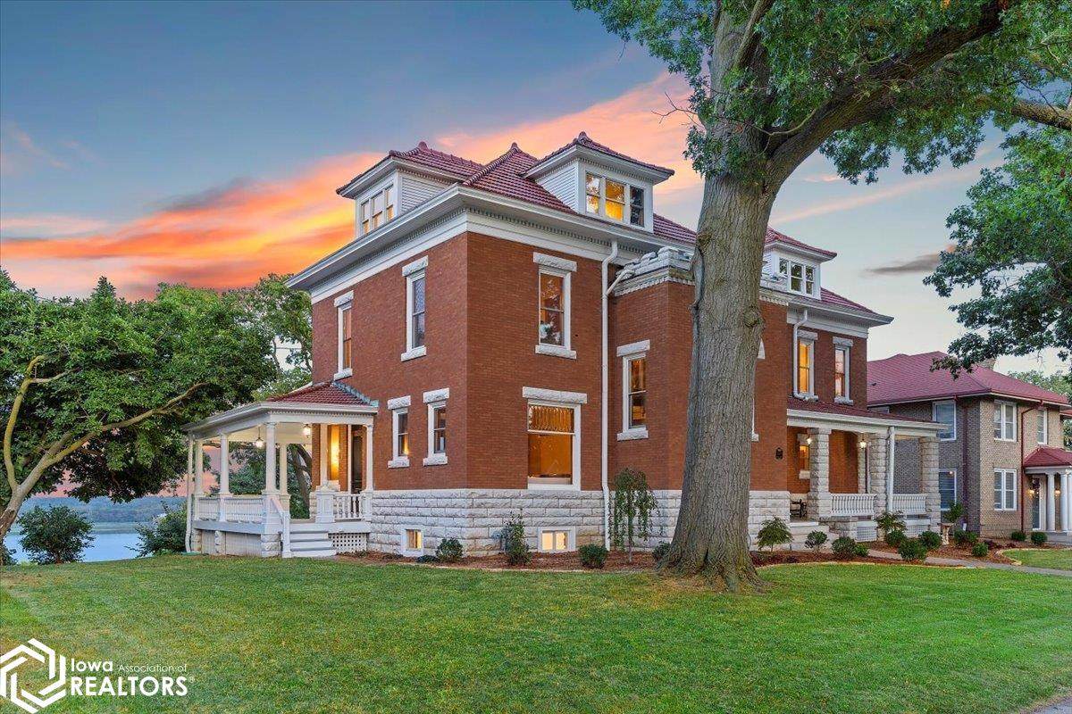 729 Grand Avenue - Photo 1