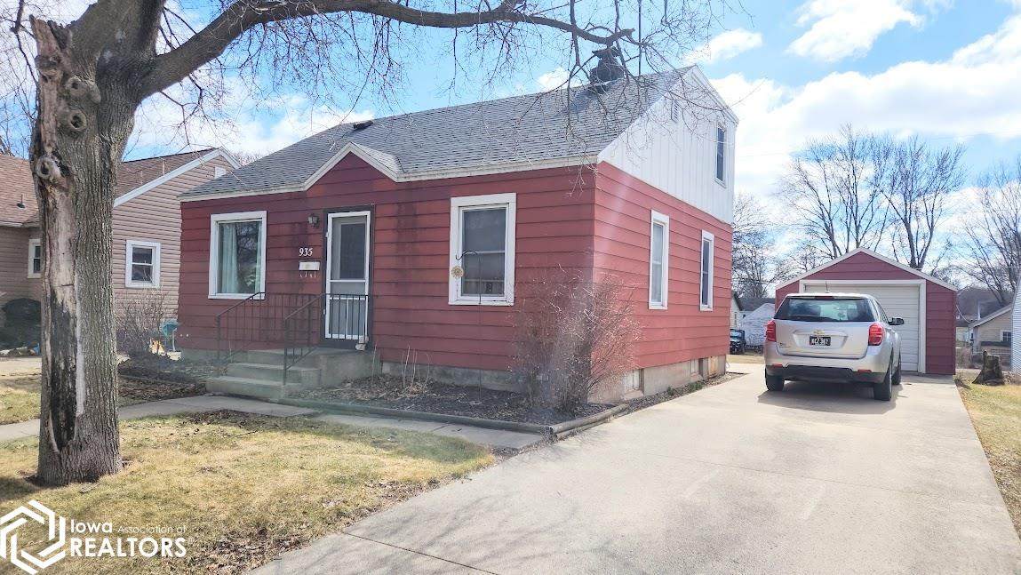935 11th Street - Photo 1