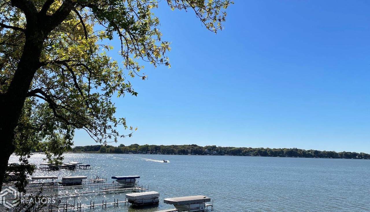 2619 Lakeview Drive - Photo 1