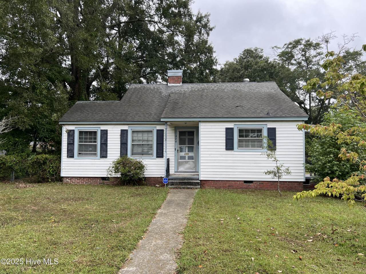 306 Woodlawn Drive - Photo 1