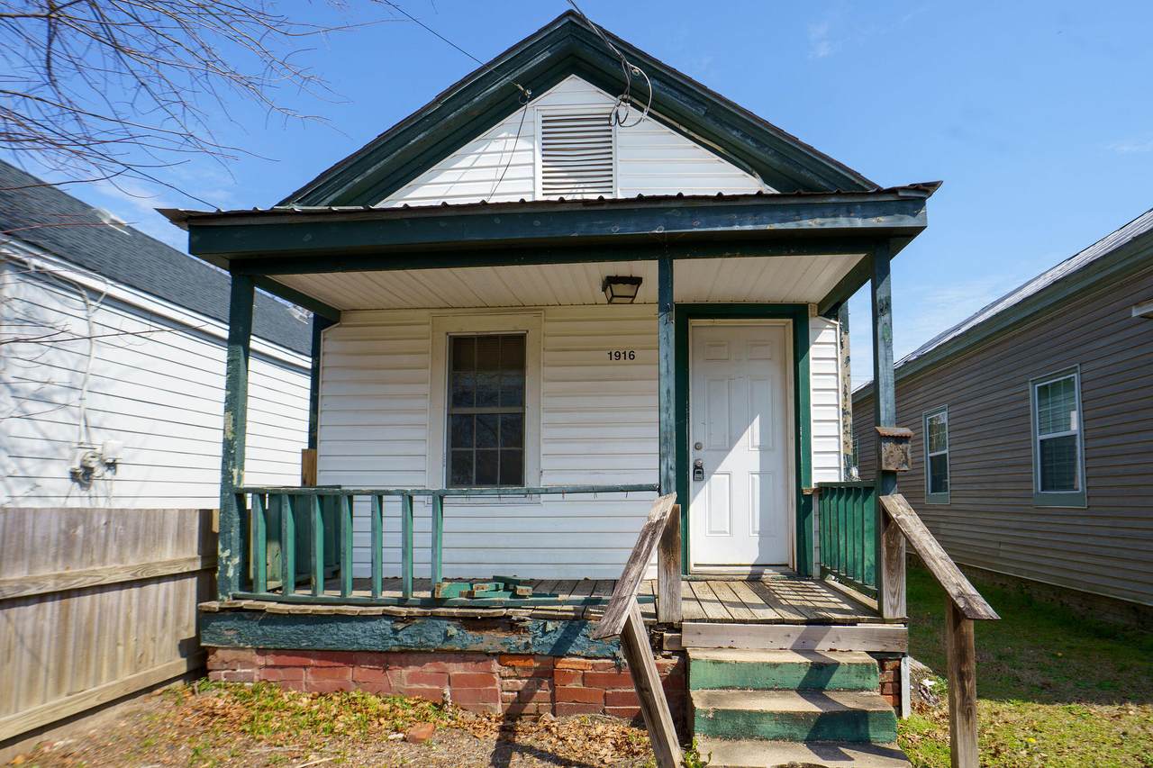 1916 Walker Street - Photo 1