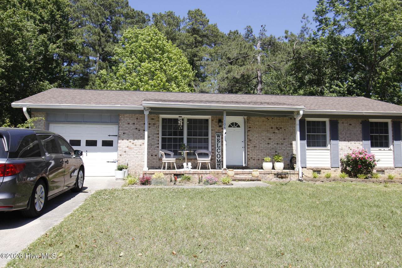 104 Pineview Road - Photo 1