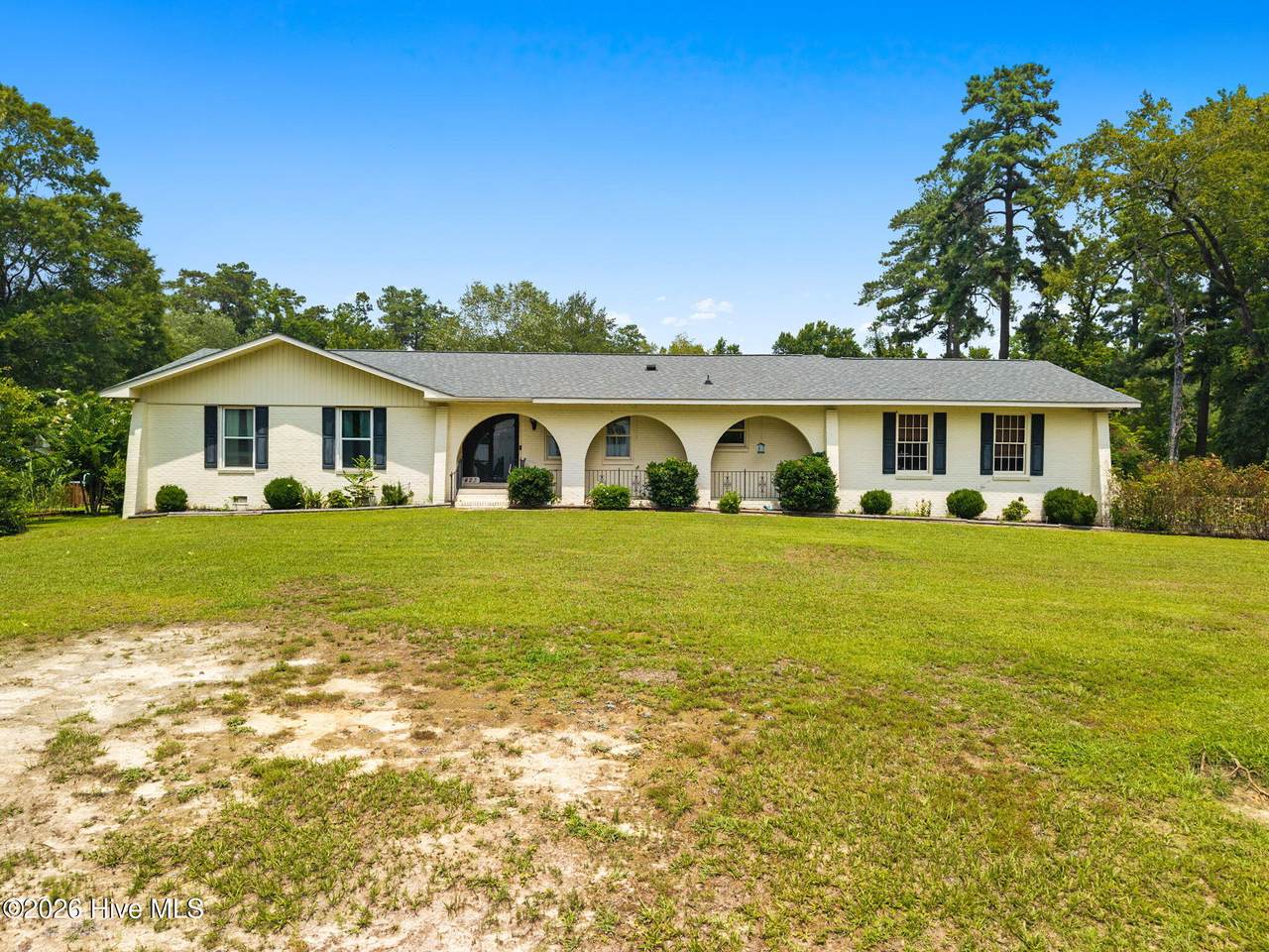 423 Edgewood Circle - Photo 1