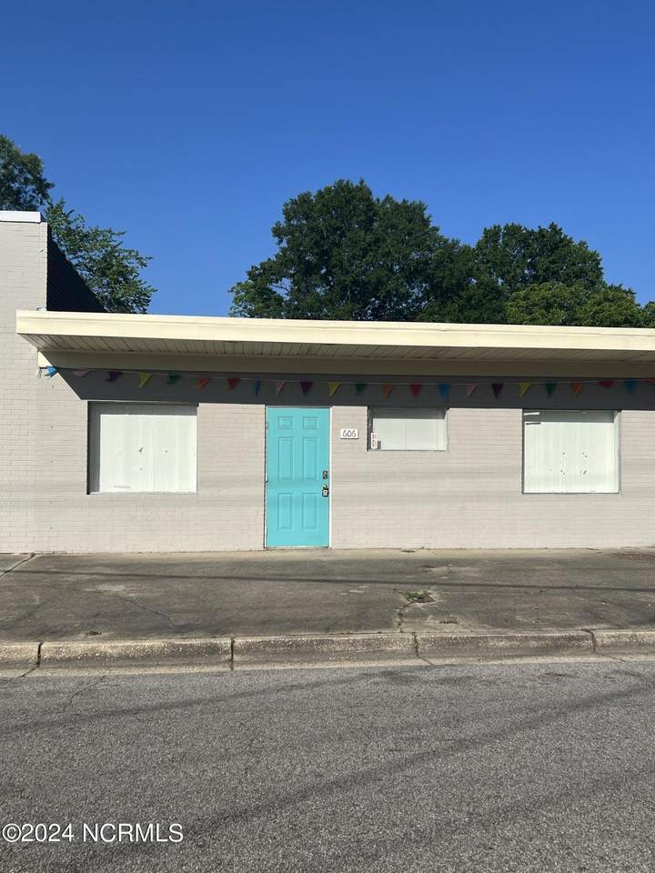 606 Fairview Avenue - Photo 1