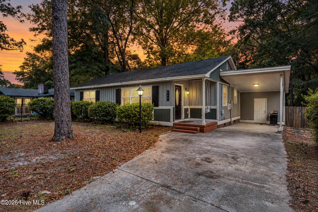813 Holbrooke Avenue - Photo 1
