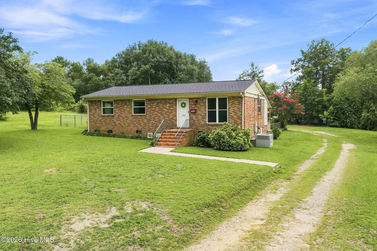 1020 Laurel Avenue - Photo 1