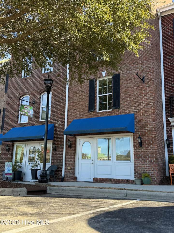 1790 Queen Anne Street - Photo 1