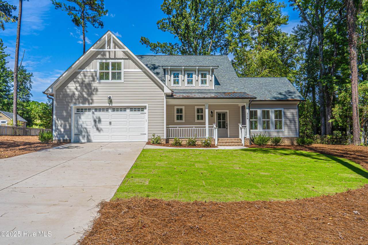 216 Lakeview Drive - Photo 1