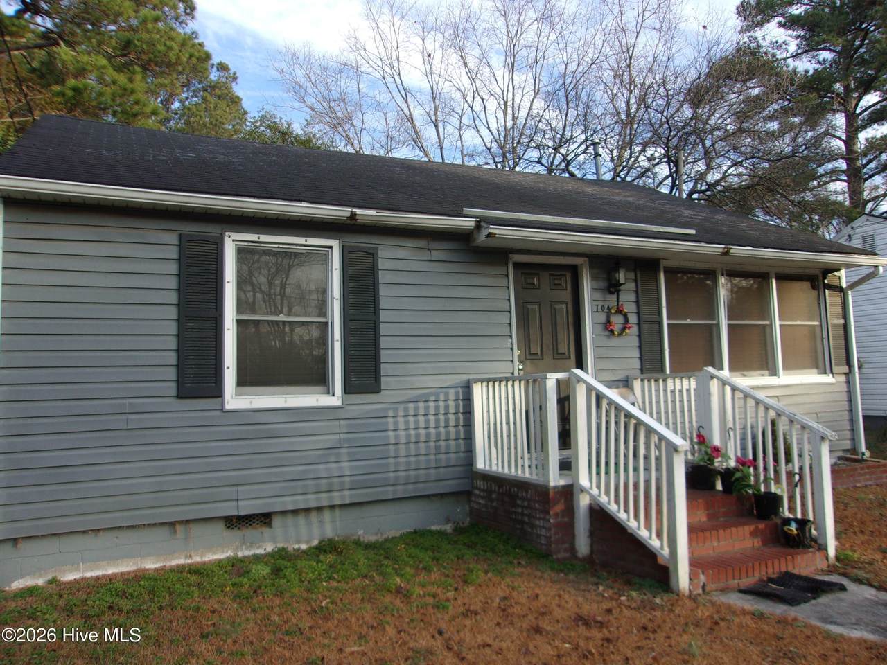 704 Dixon Street - Photo 1