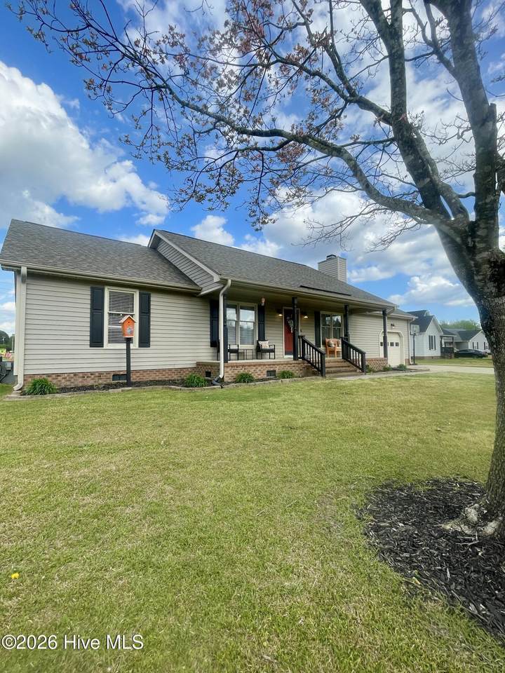 101 Fieldcrest Place - Photo 1
