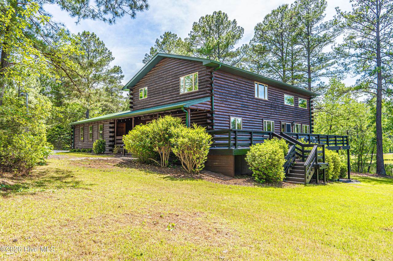 105 Lakewood Drive - Photo 1