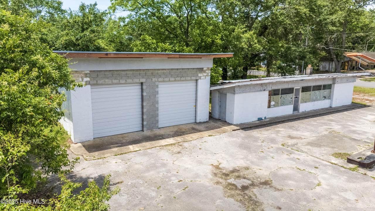 109 Sycamore Street - Photo 1