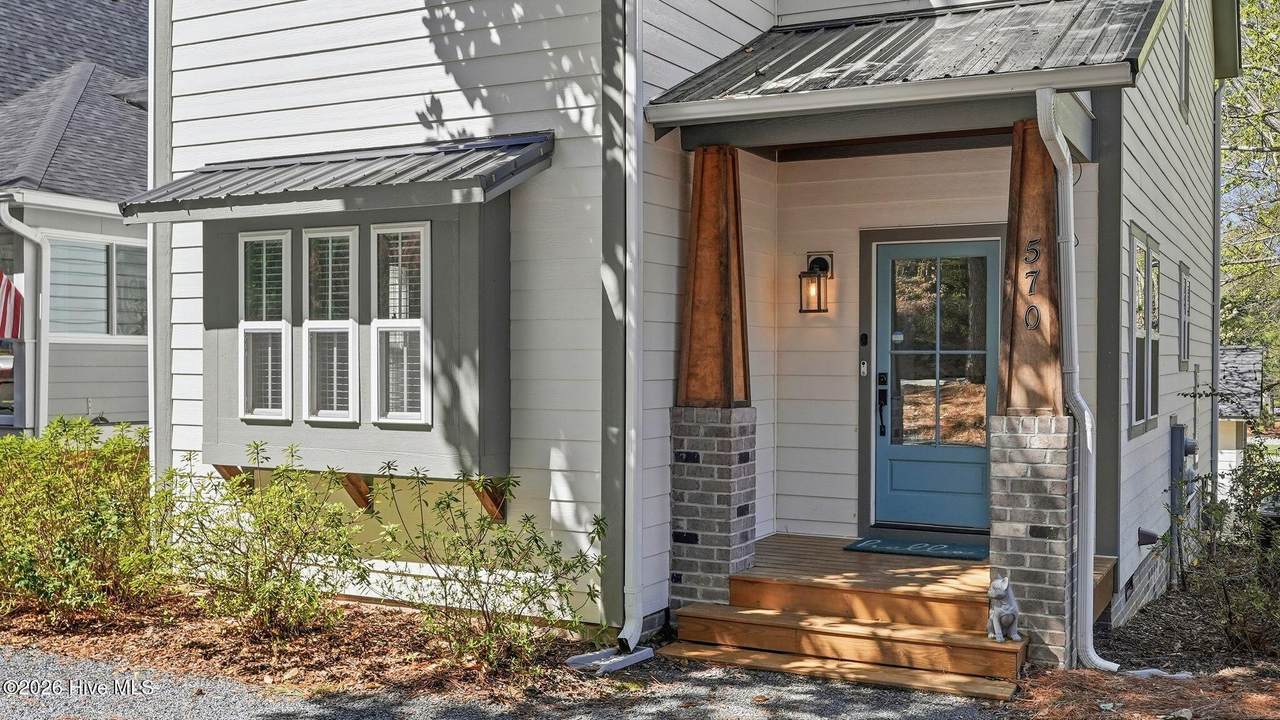 570 Ashe Street - Photo 1