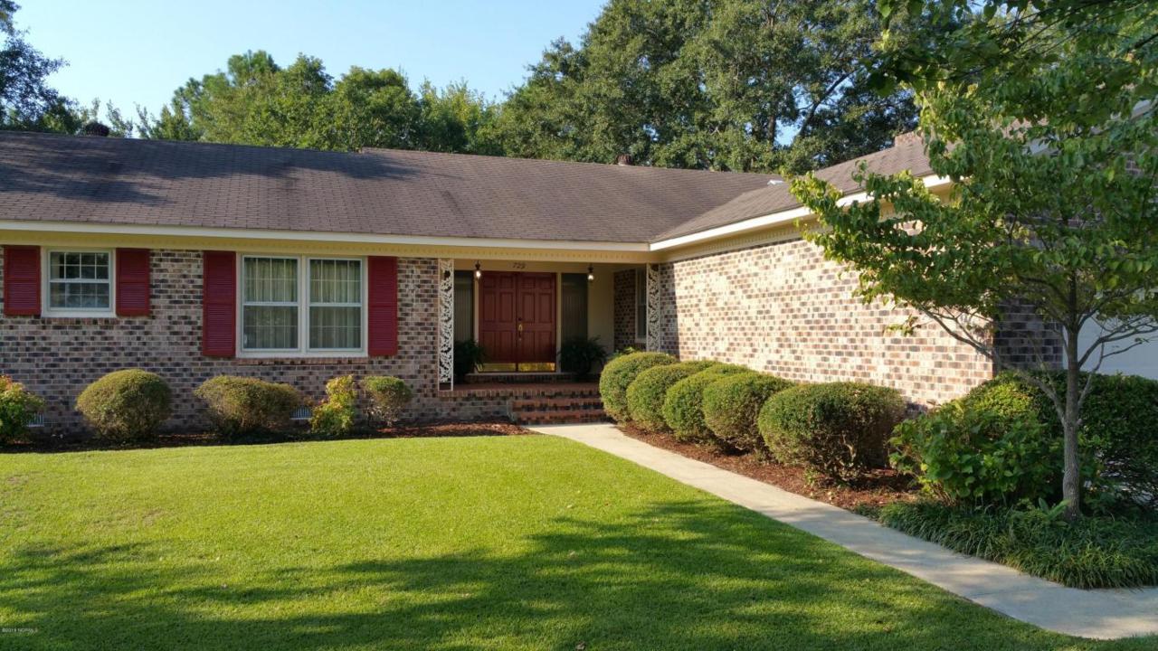 729 Robert E Lee Drive, Wilmington, NC 28412 (MLS #100029208) :: Century 21 Sweyer & Associates