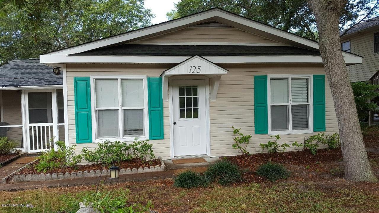 125 Ne 38th Street, Oak Island, NC 28465 (MLS #100031335) :: Century 21 Sweyer & Associates