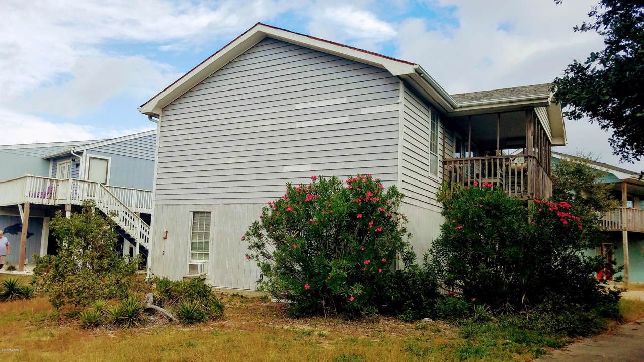 212 Bayview Drive - Photo 1