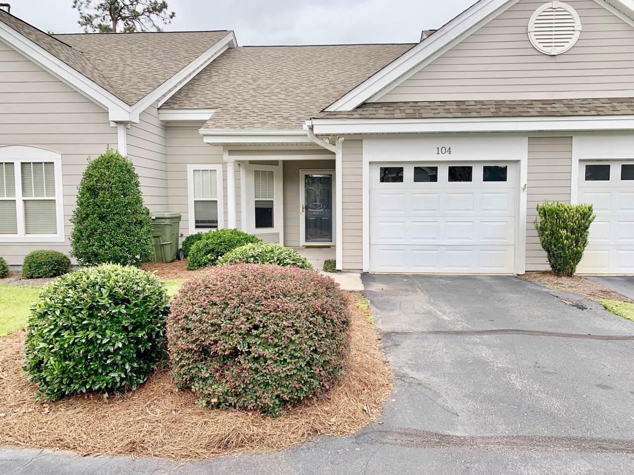 104 Oleander Court - Photo 1