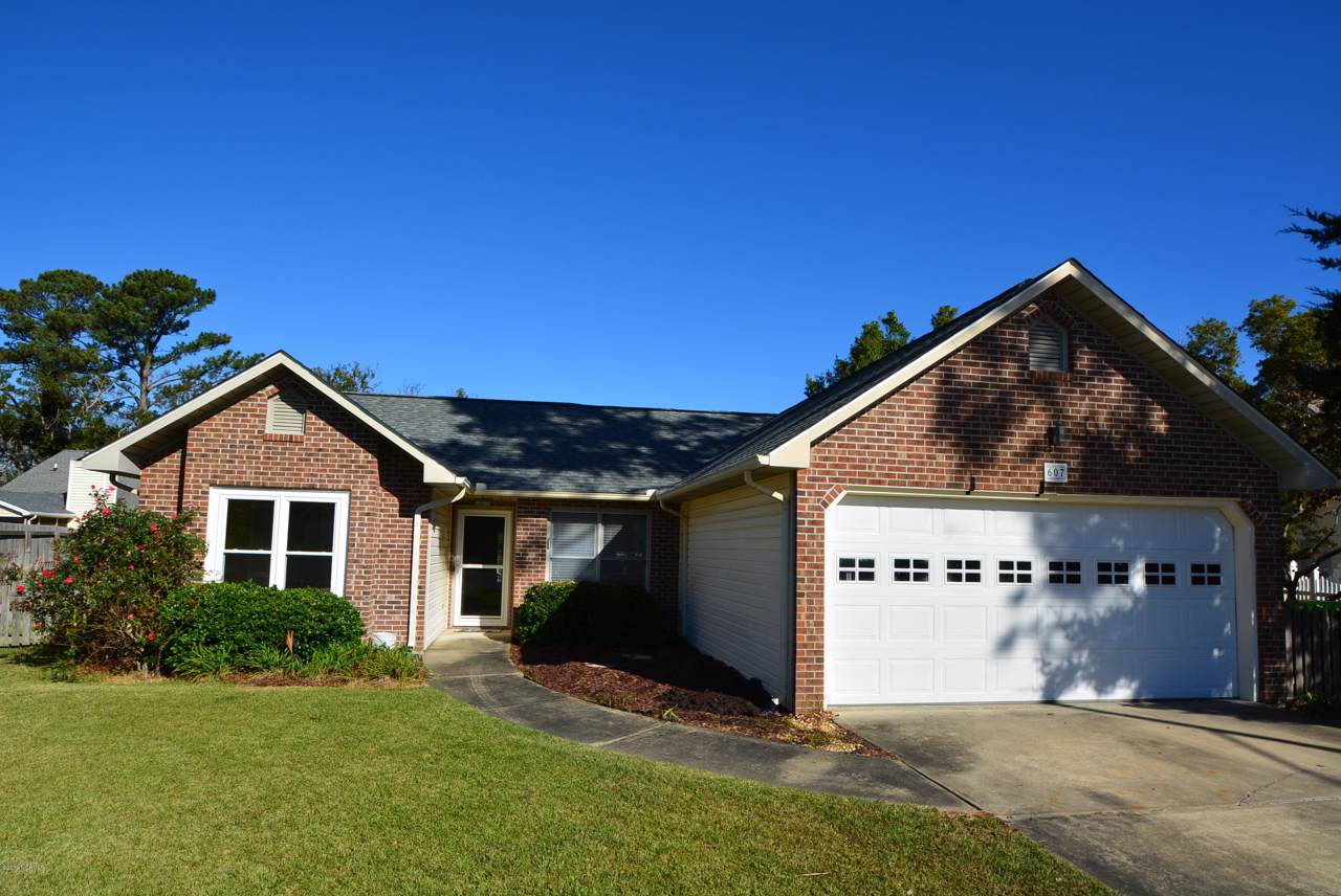 607 Mandy Court - Photo 1
