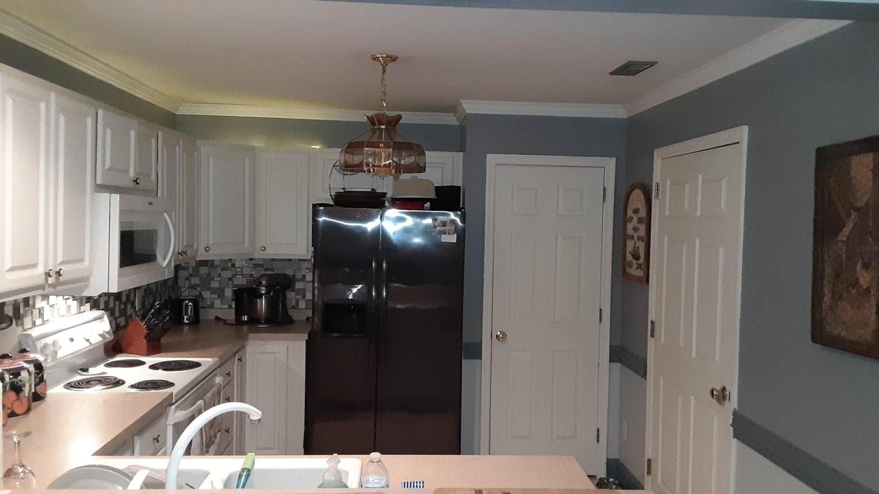 408 Commerce Avenue - Photo 1