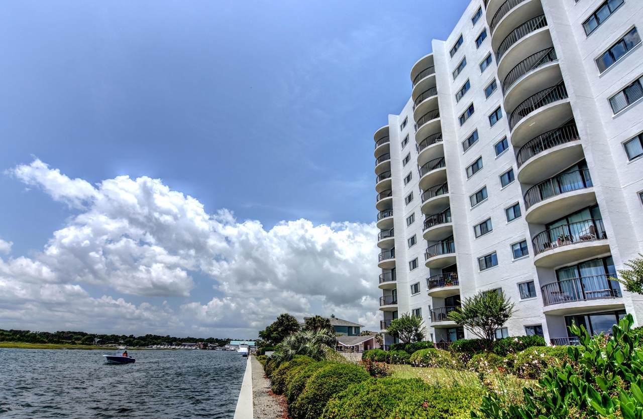 322 Causeway Drive - Photo 1