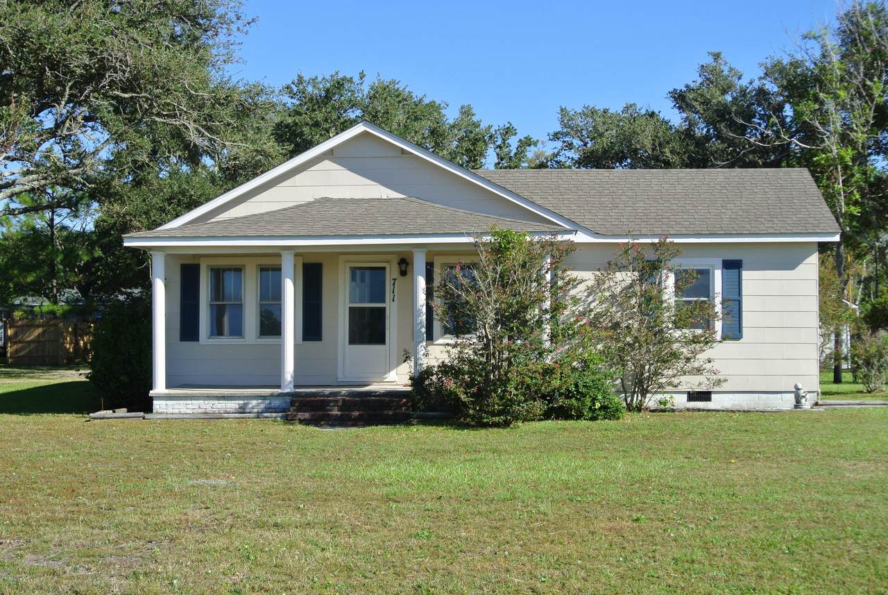 711 Island Road - Photo 1
