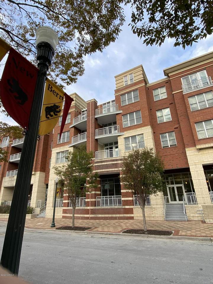 406 Sky Sail Boulevard - Photo 1