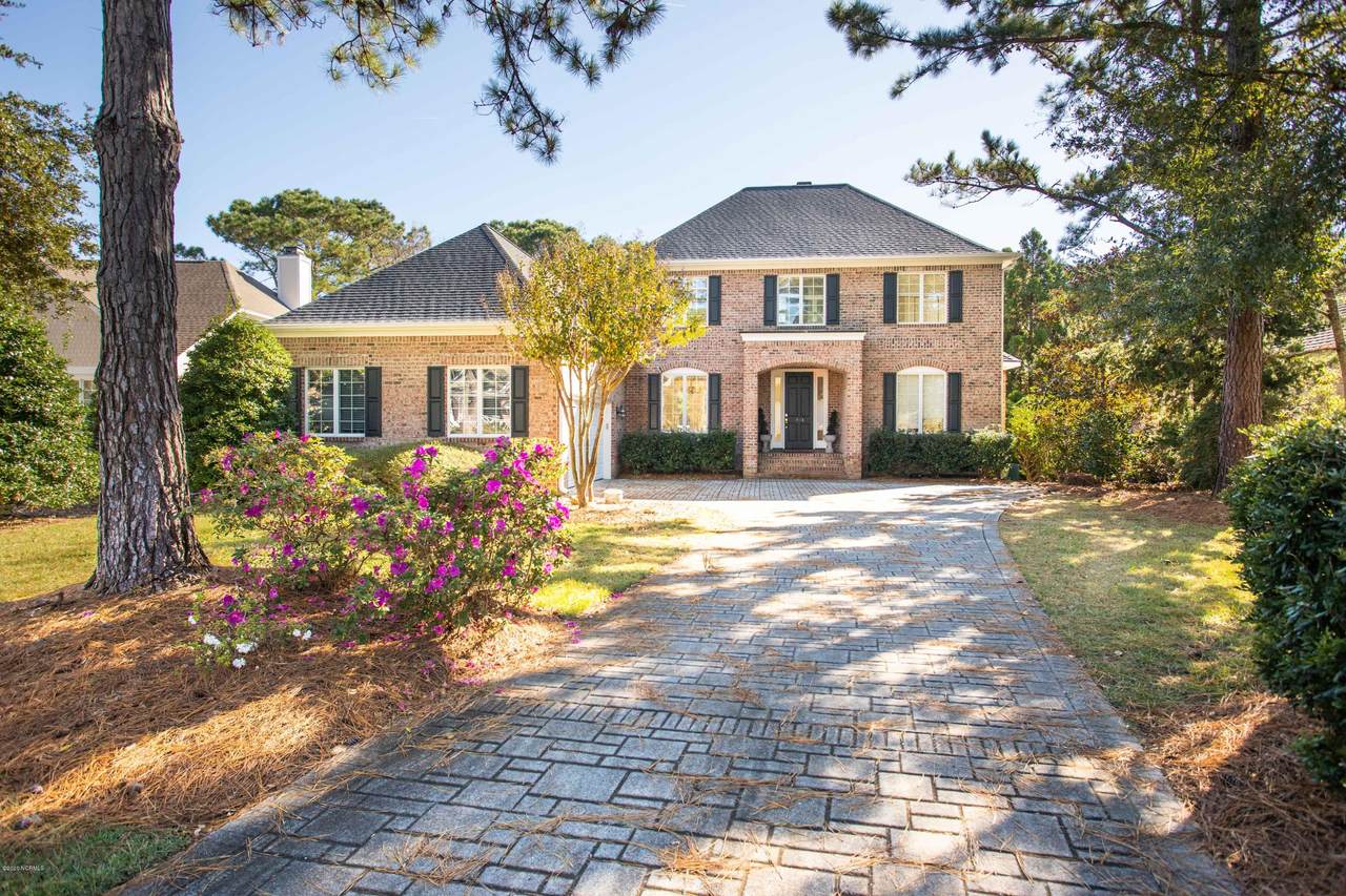 8904 Woodcreek Circle - Photo 1