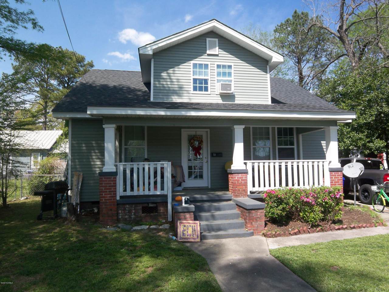 205 13th Street - Photo 1
