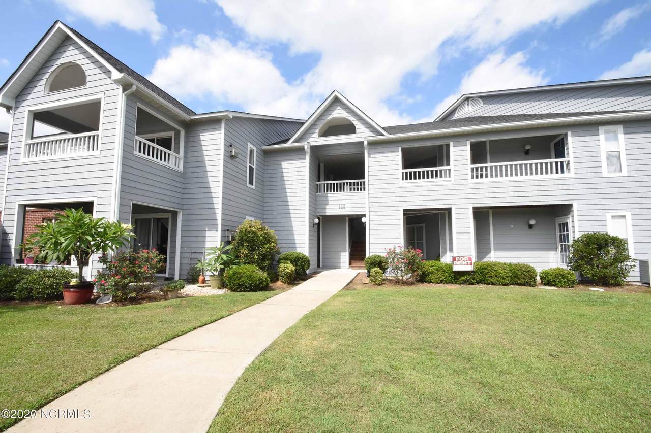 111 Breezewood Drive - Photo 1