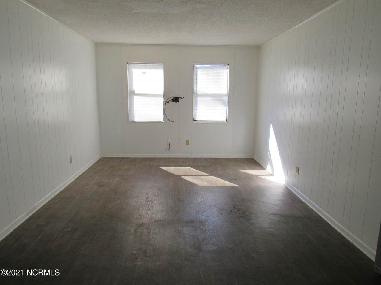 102 Ravenwood Drive - Photo 1