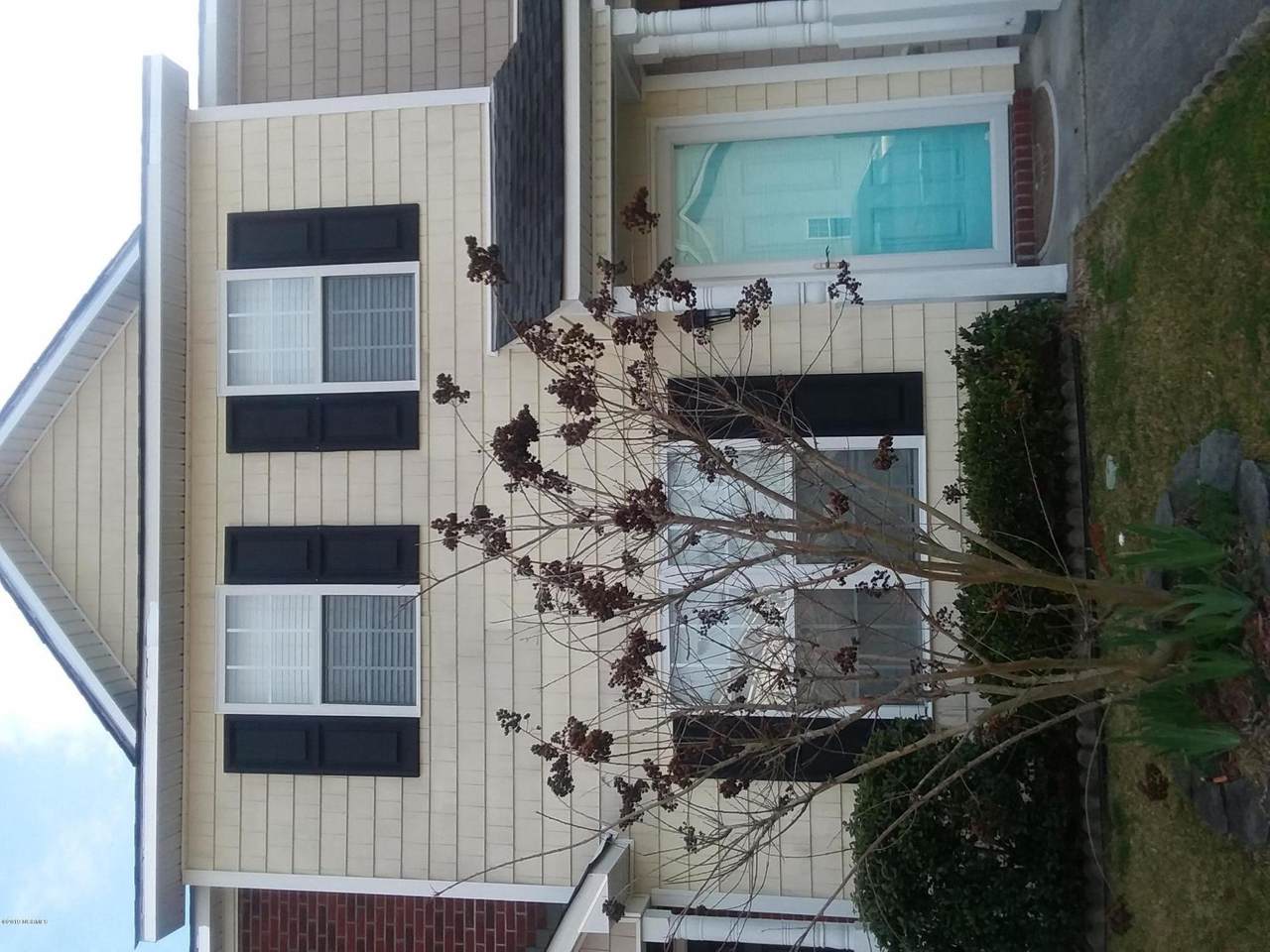 206 Springwood Drive - Photo 1