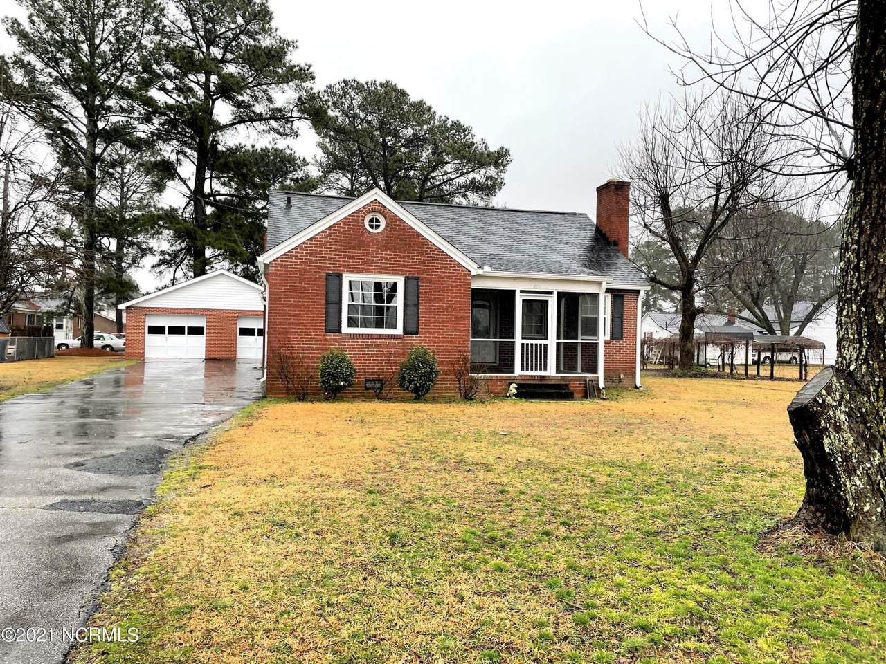 404 Sycamore Street - Photo 1