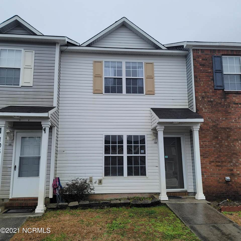 104 Woodlake Court - Photo 1
