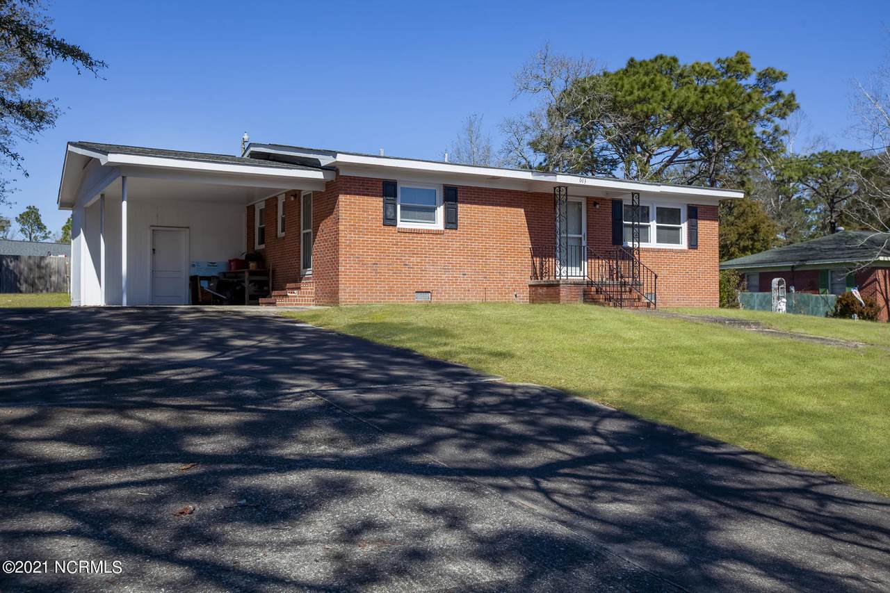 613 Parkway Boulevard - Photo 1